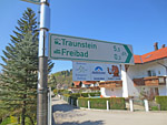 Nun orientieren wir uns an der Radwegweisern Richtung Traunstein...