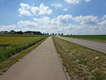 Von Walkertshofen folgen wir dem Radweg...