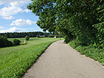 ...und einen schmalen Fahrweg...