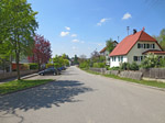 ...und radeln durch den Ort