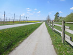 Wir folgen erst der breiten Landstraße...