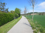 Über den Radweg fahren wir parallel zur B 301 nordwärts...