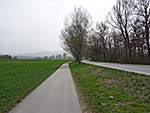 ...erreichen wir die Landstraße, ...