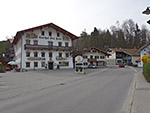 Wir passieren den Gasthof Alte Post in Siegsdorf...