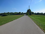 ...und über eine Teerstraße...