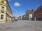 Wir folgen der Münchner Straße über die Amper bis zur Pucher Straße...
