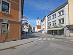 ...zur Hauptstraße, in die wir links einbiegen