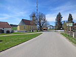 Vor der Kirche von Unterumbach...