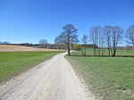 ...und radeln aus dem Ort hinaus