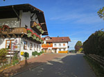 Wir fahren vorbei am Haflhof...