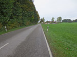 Schließlich fahren wir über die Hauptstraße nach Kleinhelfendorf