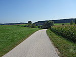 ...und einen Teerweg südostwärts
