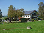 ...passieren das Landgasthaus Suranger...