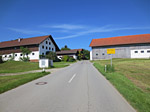 Wir radeln durch Bachham hindurch...