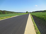 Von dort fahren wir südwärts an einigen Höfen vorbei...
