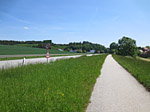 Nach Landau folgen wir einer Landstraße...