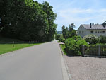 ...und fahren über die Talstraße bergab