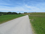 ...und vorbei an Felder und Wiesen...