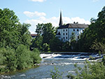 Die Traun mit dem Schloss Pertenstein