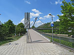 ...und biegen links in die Fußgängerbrücke am Torhausplatz ein