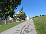 Wir passieren die Kirche Mariä Geburt...