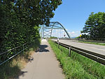 ...und an der Agnes-Bernauer-Brücke...