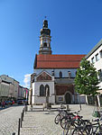 ...und erreichen die Heilig-Grabkirche St. Peter und St. Paul