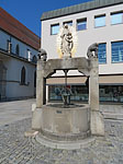 Der Gnadenbrunnen neben der Kirche
