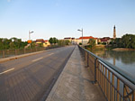 ...zur Innbrücke zwischen Simbach und Braunau, an der gleichzeitig der Drei-Täler-Radweg endet