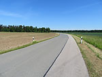 ...und biegen nach dem Unterqueren der Autobahn...