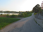 Wir folgen dem Ufer des Sees...
