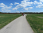 Nach Wolfersberg überqueren wir eine Landstraße...