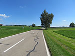 ...die uns hinunter zu einer Landstraße bringt