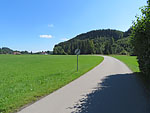 Wir erreichen weitläufiges Wiesengelände