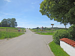...und überqueren dort die Bahngleise