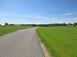 ...radeln wir in sanfter Steigung...