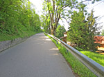 In einem Gegenanstieg geht es hinauf nach Aiging