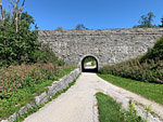 Wir unterqueren eine Steinbrücke