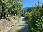 ...und überqueren den Alpbach