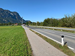 Wir folgen ein kurzes Stück einer Landstraße...