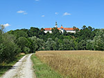 ...auf das Kloster Attel zu