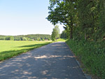 ...und folgen noch ein Stück der Landstraße