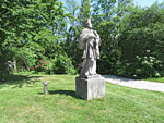...die Statue des Heiligen Nepomuk an der Brückenstraße