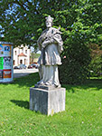 Von der Statue des Heiligen Nepomuk in Mühldorf...