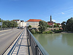 Die Innbrücke in Simbach mit Blick auf Braunau