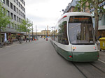 Unauffällig folgen wir der Straßenbahn zum Hauptbahnhof