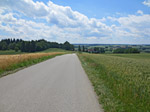 Über eine verkehrsarme Straße geht es weiter ostwärts