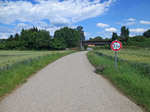 ...und verkehrsarme Straßen radeln wir weiter...
