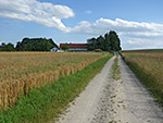 Bei Schaidenhausen passieren wir einen Hof...