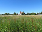 Blick zur Kirche St. Johann in Hebramsdorf